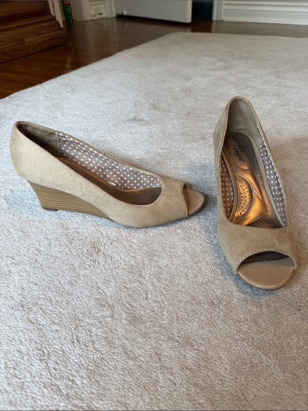 dexflex comfort Tan Suede Peep-Toe Wedge Pumps
